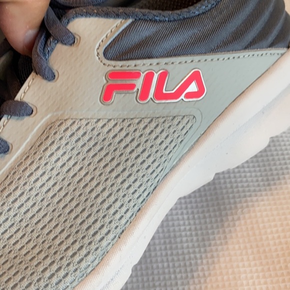 Woman’s Fila Coolmax Memory Foam size 8 Sneakers - Picture 11 of 12